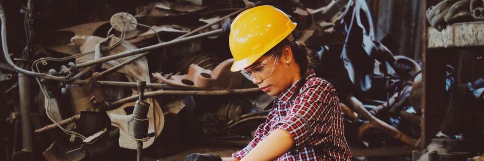 Ein digitaler Zwilling erleichtert Prozesse in der smarten Fabrik. Ein digitaler Zwilling erleichtert Prozesse in der smarten Fabrik.