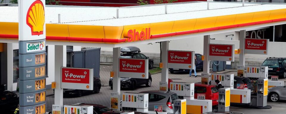 An einigen Shell-Tankstellen sollen Elektro-Autos künftig in wenigen Minuten genug Strom für eine Strecke von 100 Kilometern aufnehmen können. An einigen Shell-Tankstellen sollen Elektro-Autos künftig in wenigen Minuten genug Strom für eine Strecke von 100 Kilometern aufnehmen können.