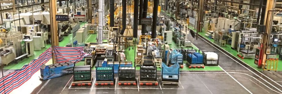 Für eine hohe Prozesssicherheit arbeitet die Teilereinigungsanlage im Motorenwerk von Nissan Dongfeng automatisiert. Für eine hohe Prozesssicherheit arbeitet die Teilereinigungsanlage im Motorenwerk von Nissan Dongfeng automatisiert.