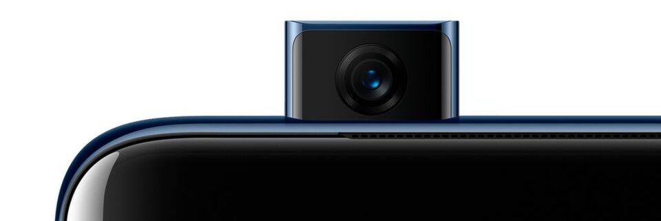 Die Pop-Up-Kamera des Oneplus 7 Pro fährt durch das Drücken auf die Kamera-App heraus. Beim Verlassen der App, dem Wechsel auf die rückwärtige Kamera sowie das Ausschalten des Displays fährt die Kamera wieder ein. Die Pop-Up-Kamera des Oneplus 7 Pro fährt durch das Drücken auf die Kamera-App heraus. Beim Verlassen der App, dem Wechsel auf die rückwärtige Kamera sowie das Ausschalten des Displays fährt die Kamera wieder ein.