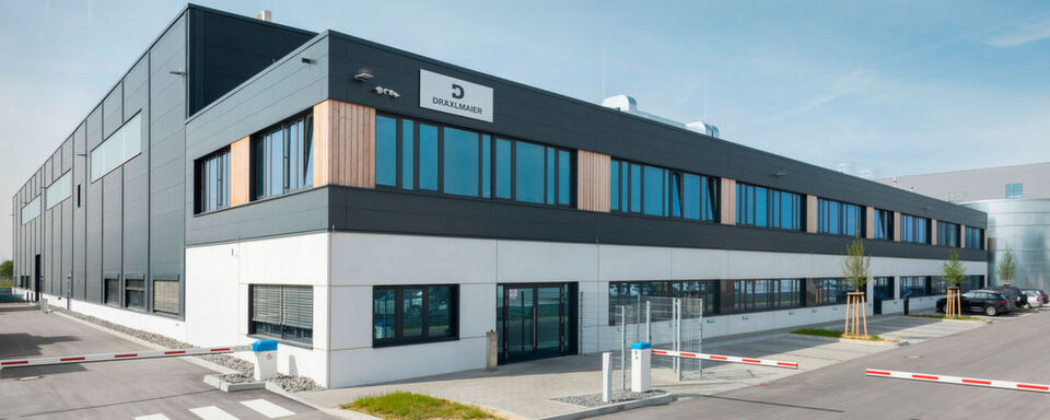 Der neue Dräxlmaier Standort in Sachsenheim umfasst eine Produktionsfläche von rund 10.000 Quadratmetern. Der neue Dräxlmaier Standort in Sachsenheim umfasst eine Produktionsfläche von rund 10.000 Quadratmetern.