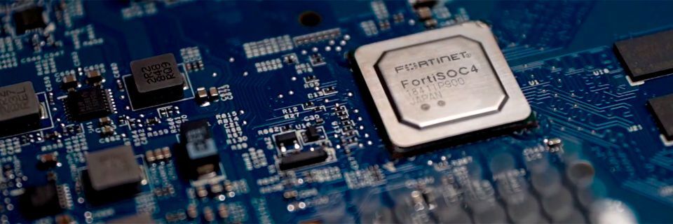 Per SoC4 will Fortinet zehnmal mehr Leistung liefern als der Wettbewerb. Per SoC4 will Fortinet zehnmal mehr Leistung liefern als der Wettbewerb.