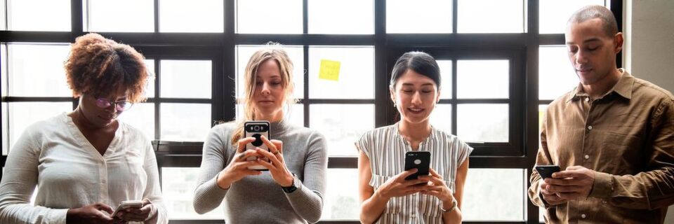 Die beste Werbung sind zufriedene Mitarbeiter: Fühlen sich die Menschen in Ihrem Unternehmen wohl, werden sie dies gerne kommunizieren. Die beste Werbung sind zufriedene Mitarbeiter: Fühlen sich die Menschen in Ihrem Unternehmen wohl, werden sie dies gerne kommunizieren.