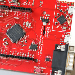 Bild eines XMC4800-Entwicklungsboards von Infineon. Der deutsche Halbleiterhersteller hat nach Angaben der japanischen Wirtschaftszeitschrift Nikkei die Chiplieferungen an Huawei vorerst ausgesetzt. Vergangenen Donnerstag hatte das US-Handelsministerium den chinesischen Konzern auf eine schwarze Liste gesetzt. Bild eines XMC4800-Entwicklungsboards von Infineon. Der deutsche Halbleiterhersteller hat nach Angaben der japanischen Wirtschaftszeitschrift Nikkei die Chiplieferungen an Huawei vorerst ausgesetzt. Vergangenen Donnerstag hatte das US-Handelsministerium den chinesischen Konzern auf eine schwarze Liste gesetzt.