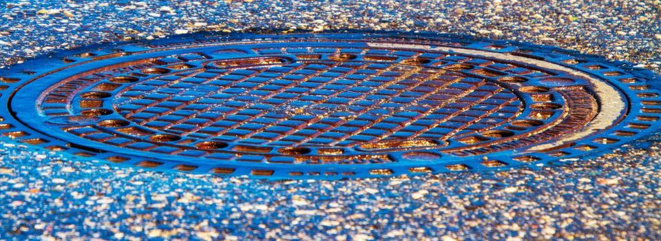 Abwasser ist mit einer Vielzahl von chemischen Substanzen belastet. Viele Käranlagen können diese nicht vollständig entfernen. (Symbolbild) Abwasser ist mit einer Vielzahl von chemischen Substanzen belastet. Viele Käranlagen können diese nicht vollständig entfernen. (Symbolbild)