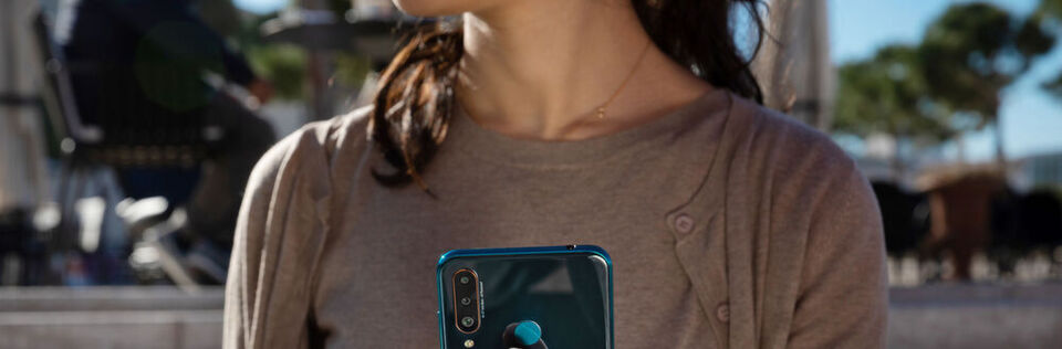 Mit dem View3 Pro präsentiert Wiko das erste Smartphone unter 300 Euro mit einer Triple-Kamera und künstlicher Intelligenz. Mit dem View3 Pro präsentiert Wiko das erste Smartphone unter 300 Euro mit einer Triple-Kamera und künstlicher Intelligenz.