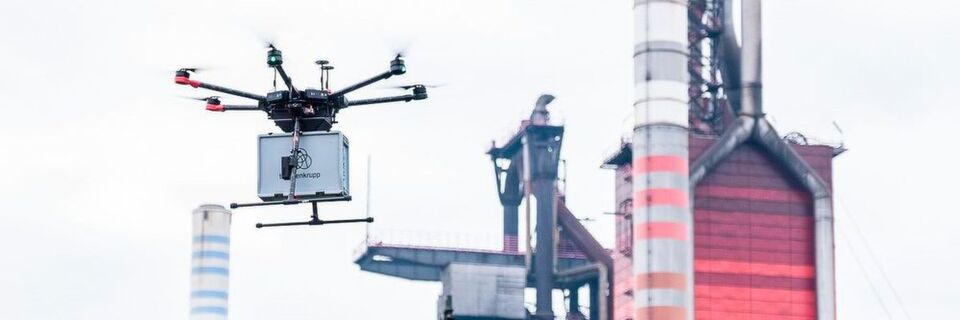 Die autonome Drohne soll die Lieferung von Werkstoffproben beschleunigen und sicherer machen. Die autonome Drohne soll die Lieferung von Werkstoffproben beschleunigen und sicherer machen.