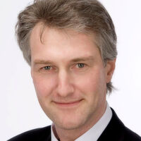 „Bevor Unternehmen ihre bestehenden Kernsysteme in Richtung Software as a Service aus der Cloud migrieren können, müssen sie sich vom Gedanken der starken Individualisierung lösen und stattdessen ihr ERP-System stärker am Herstellerstandard ausrichten“, erläutert erläutert Frank Niemann, Vice-President Enterprise Applications and Related Services in der Teknowlogy Group. „Nur dann lässt sich ein Cloud-System flexibel und kostengünstig betreiben.“ „Bevor Unternehmen ihre bestehenden Kernsysteme in Richtung Software as a Service aus der Cloud migrieren können, müssen sie sich vom Gedanken der starken Individualisierung lösen und stattdessen ihr ERP-System stärker am Herstellerstandard ausrichten“, erläutert erläutert Frank Niemann, Vice-President Enterprise Applications and Related Services in der Teknowlogy Group. „Nur dann lässt sich ein Cloud-System flexibel und kostengünstig betreiben.“