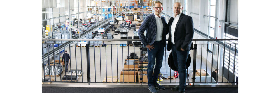 Mehr Platz zur Expansion: Michael Bleicher, Geschäftsführer, und Marco Kuhn, Vertriebsleiter bei bb-net, in der Produktionshalle des neuen Firmengebäudes. Mehr Platz zur Expansion: Michael Bleicher, Geschäftsführer, und Marco Kuhn, Vertriebsleiter bei bb-net, in der Produktionshalle des neuen Firmengebäudes.