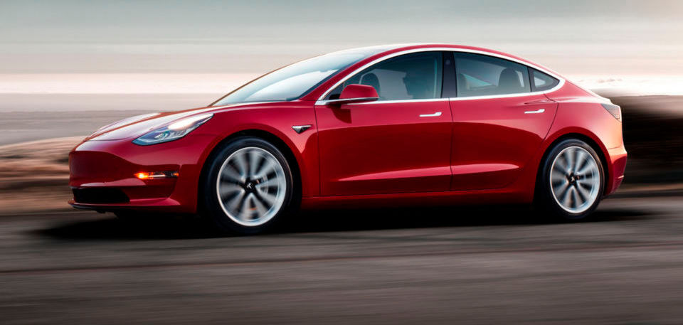 Teslas Model 3 fährt demnächst der Volkswagen ID3, für den es in der ersten Woche nach seiner Präsentation 15.000 Vorbestellungen gab, in die Parade. Teslas Model 3 fährt demnächst der Volkswagen ID3, für den es in der ersten Woche nach seiner Präsentation 15.000 Vorbestellungen gab, in die Parade.