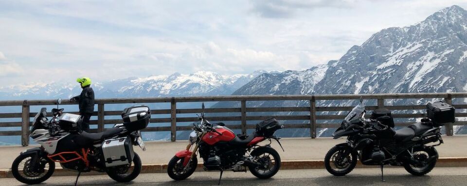 Deutschlands höchste Panoramastraße am Roßfeld im Berchtesgadener Land ist eines der zahlreichen Highlights der »bike und business«-Motorradtour 2019. Deutschlands höchste Panoramastraße am Roßfeld im Berchtesgadener Land ist eines der zahlreichen Highlights der »bike und business«-Motorradtour 2019.