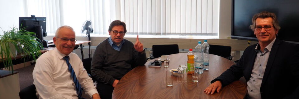 NRW-CIO Hartmut Beuß (links), IT-NRW-Präsident Hans-Josef Fischer (rechts) und Manfred Klein, eGovernment Computing NRW-CIO Hartmut Beuß (links), IT-NRW-Präsident Hans-Josef Fischer (rechts) und Manfred Klein, eGovernment Computing