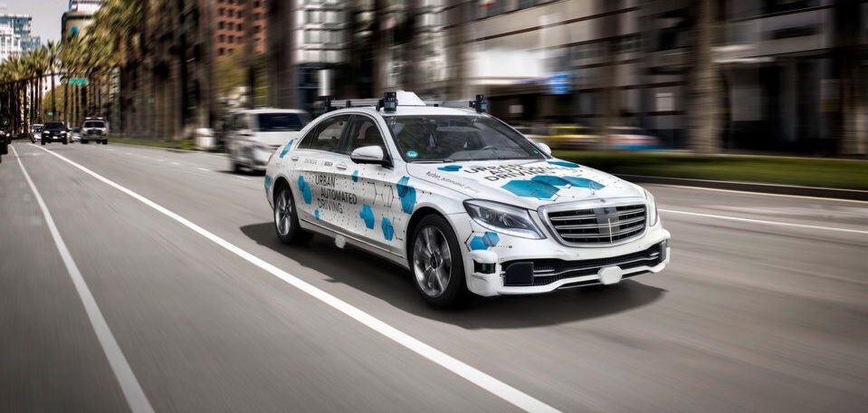Bosch startet in der zweiten Jahreshälfte gemeinsam mit Daimler einen großen Praxistest von autonomen Taxis. Bosch startet in der zweiten Jahreshälfte gemeinsam mit Daimler einen großen Praxistest von autonomen Taxis.