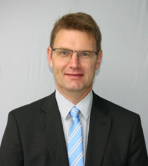 Mark Lohweber, Leiter des Geschäftsbereichs Banking beim IT-Dienstleister Adesso: „Für uns als IT-Dienstleister ist es eine große Anerkennung, ein solches Technologie-Referenzprojekt mit einer derartigen Reichweite unterstützen zu können.“ Mark Lohweber, Leiter des Geschäftsbereichs Banking beim IT-Dienstleister Adesso: „Für uns als IT-Dienstleister ist es eine große Anerkennung, ein solches Technologie-Referenzprojekt mit einer derartigen Reichweite unterstützen zu können.“