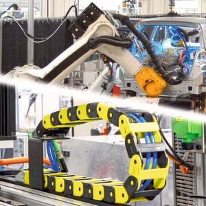 Bild 2: Advanced Shielding Technology sorgt auch in Schock- und Vibrations-intensiven Anwendungen für eine zukunftssichere Schirmanbindung. Bild 2: Advanced Shielding Technology sorgt auch in Schock- und Vibrations-intensiven Anwendungen für eine zukunftssichere Schirmanbindung.