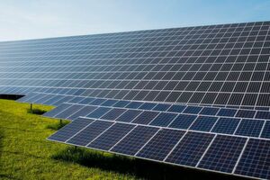 Strom wird nicht immer dann gebraucht, wenn er auch produziert wird – neue Speichertechnologien für Erneuerbare Energien müssen her. Strom wird nicht immer dann gebraucht, wenn er auch produziert wird – neue Speichertechnologien für Erneuerbare Energien müssen her.