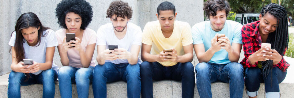 Arbeitgeber müssen für junge Arbeitnehmer attraktiv sein. Arbeitgeber müssen für junge Arbeitnehmer attraktiv sein.
