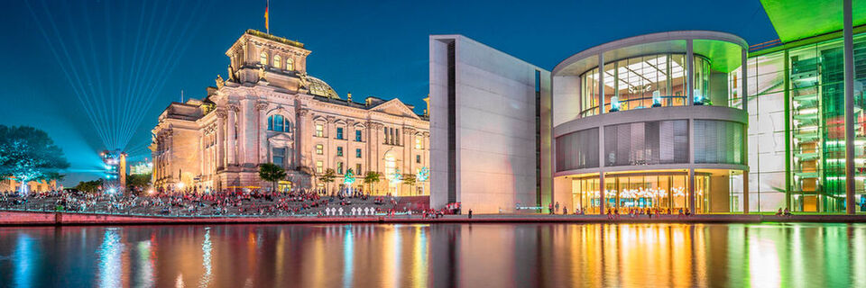 Berliner Regierungsviertel mit Reichstag und Paul-Löbe-Haus Berliner Regierungsviertel mit Reichstag und Paul-Löbe-Haus