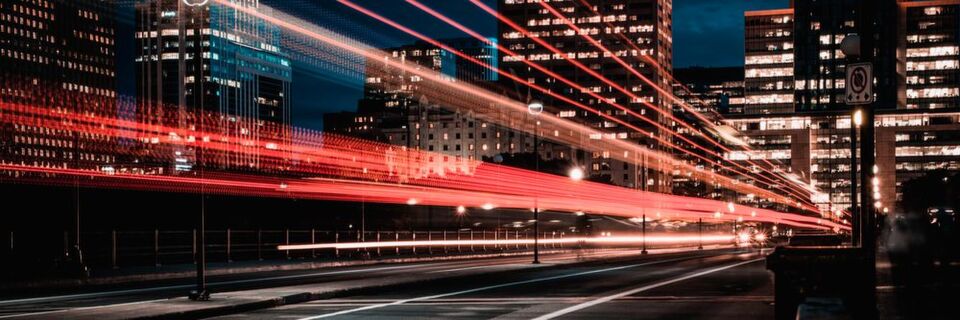 Schnelligkeit ist bei der Digitalen Transformation elementar, wie der Aufstieg von Amazon verdeutlicht. Schnelligkeit ist bei der Digitalen Transformation elementar, wie der Aufstieg von Amazon verdeutlicht.
