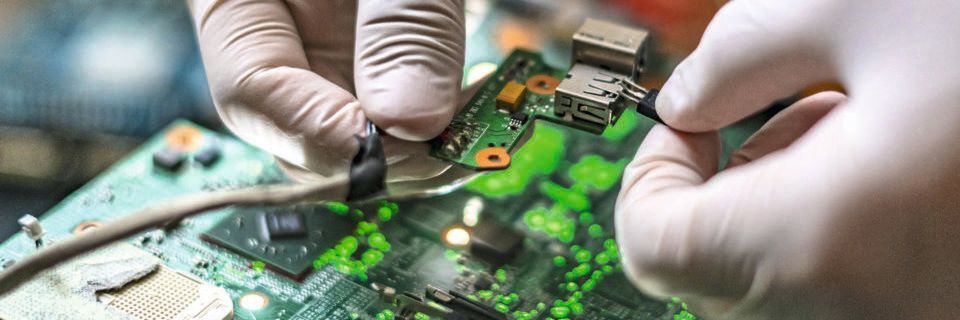 Technologien auf Silicium-Basis werden den industriellen Ansprüchen im Bereich der energieeffizienten Leistungselektronik zukünftig nicht mehr gerecht werden. Technologien auf Silicium-Basis werden den industriellen Ansprüchen im Bereich der energieeffizienten Leistungselektronik zukünftig nicht mehr gerecht werden.