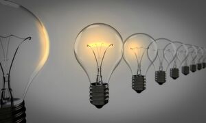Die Glühlampe bot vor ihrem Verbot ein breites Lichtspektrum. Bei der LED ist das Spektrum schmaler – aber sie ist nicht unbedingt gefährlich für die Augen. Die Glühlampe bot vor ihrem Verbot ein breites Lichtspektrum. Bei der LED ist das Spektrum schmaler – aber sie ist nicht unbedingt gefährlich für die Augen.