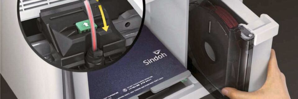 Der 3DFF-222 von Mimaki verarbeitet PLA-Filament. Der 3DFF-222 von Mimaki verarbeitet PLA-Filament.