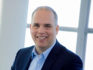 Dirk Wössner, Vorstand der Telekom Deutschland: "Wir haben das Spektrum erhalten, das wir wollten. Nach einer langen Auktion herrscht jetzt Klarheit. Jetzt werden wir ein erstklassiges 5G-Netz für Deutschland bauen." Dirk Wössner, Vorstand der Telekom Deutschland: "Wir haben das Spektrum erhalten, das wir wollten. Nach einer langen Auktion herrscht jetzt Klarheit. Jetzt werden wir ein erstklassiges 5G-Netz für Deutschland bauen."