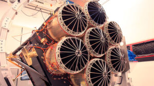 Die sieben eROSITA-Spiegelmodule. Jedes hat einen Durchmesser von 36 Zentimetern und besteht aus 54 ineinander geschachtelten Spiegelschalen, deren Oberfläche aus einem Paraboloid und einem Hyperboloid (Wolter-I-Optik) zusammengesetzt ist. Die sieben eROSITA-Spiegelmodule. Jedes hat einen Durchmesser von 36 Zentimetern und besteht aus 54 ineinander geschachtelten Spiegelschalen, deren Oberfläche aus einem Paraboloid und einem Hyperboloid (Wolter-I-Optik) zusammengesetzt ist.