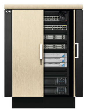 Dicht gepackt: Dieser APC-Schrank von Schneider Electric mit Cisco UCS im Inneren fällt im Büro gar nicht auf. Dicht gepackt: Dieser APC-Schrank von Schneider Electric mit Cisco UCS im Inneren fällt im Büro gar nicht auf.