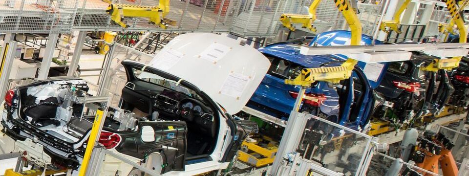 „Im Produktionsbereich gibt es sehr viele Arten von Optimierungsproblemen, die den „Travelling Salesman“ im Hintergrund haben.“ Bernhard Pflugfelder, Experte für Natural Language Processing, Maschinelles Lernen und Künstliche Intelligenz bei BMW. „Im Produktionsbereich gibt es sehr viele Arten von Optimierungsproblemen, die den „Travelling Salesman“ im Hintergrund haben.“ Bernhard Pflugfelder, Experte für Natural Language Processing, Maschinelles Lernen und Künstliche Intelligenz bei BMW.