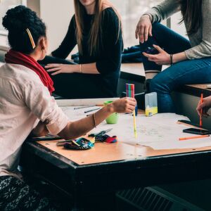 Um die Begeisterung für MINT-Berufe zu entfachen, bietet die Initiative spannende Einblicke in den Berufsalltag. Um die Begeisterung für MINT-Berufe zu entfachen, bietet die Initiative spannende Einblicke in den Berufsalltag.