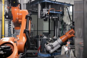 Bereits seit 30 Jahren liefert KUKA, ehemals als Reis Robotics, modernste Anlagen für den Aluminium-Spezialisten Bereits seit 30 Jahren liefert KUKA, ehemals als Reis Robotics, modernste Anlagen für den Aluminium-Spezialisten