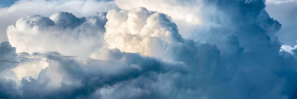 Cloud Repatriation, in diesem Fall die teilweise Rückführung von Daten aus der Public in die Private Cloud, ist ein großer Trend bei Unternehmen, die je nach Bedarf dann lieber das „hybride Cloud-Modell“ nutzen. Cloud Repatriation, in diesem Fall die teilweise Rückführung von Daten aus der Public in die Private Cloud, ist ein großer Trend bei Unternehmen, die je nach Bedarf dann lieber das „hybride Cloud-Modell“ nutzen.