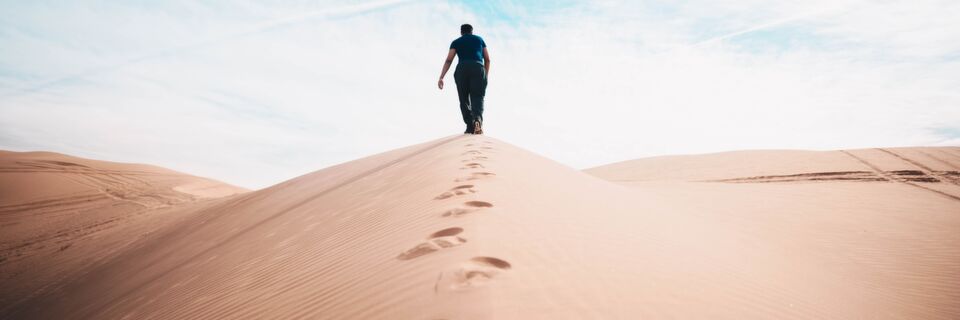 Wie KMU Schritt für Schritt zur Online-Marketing-Strategie kommen. Wie KMU Schritt für Schritt zur Online-Marketing-Strategie kommen.