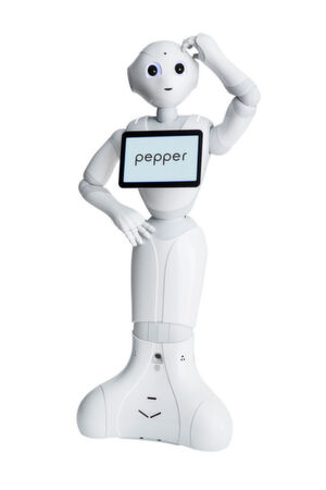 Pepper im Überblick: Der humanoide Roboter ist 120 cm groß und wiegt 28 kg, in seinem Herzen schlägt ein Quadcore Intel Atom E3845 Prozessor mit 1,91 GHz. Pepper im Überblick: Der humanoide Roboter ist 120 cm groß und wiegt 28 kg, in seinem Herzen schlägt ein Quadcore Intel Atom E3845 Prozessor mit 1,91 GHz.