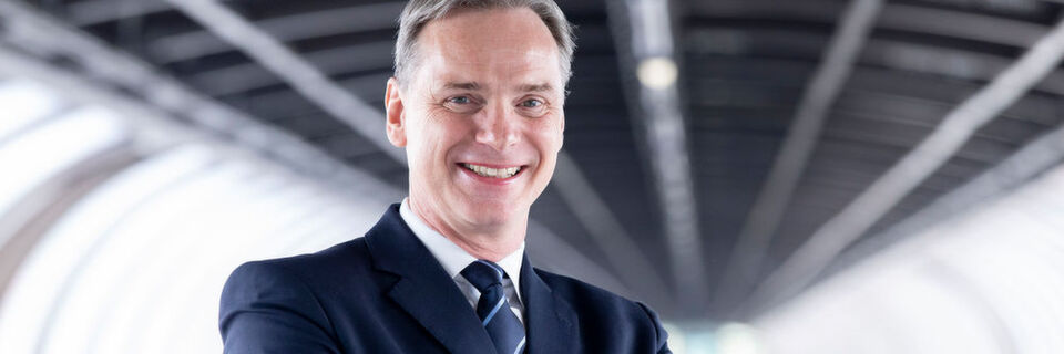 Wolfram Diener, Geschäftsführer der Messe Düsseldorf GmbH, in seinem Statement: „Die Medica ist Gradmesser des globalen Marktgeschehens: Zur weltgrößten und führenden Medizinmesse werden vom 18. bis 21. November 2019 in Düsseldorf wieder Aussteller, Besucher und Medienvertreter aus der ganzen Welt zusammentreffen.“ Wolfram Diener, Geschäftsführer der Messe Düsseldorf GmbH, in seinem Statement: „Die Medica ist Gradmesser des globalen Marktgeschehens: Zur weltgrößten und führenden Medizinmesse werden vom 18. bis 21. November 2019 in Düsseldorf wieder Aussteller, Besucher und Medienvertreter aus der ganzen Welt zusammentreffen.“