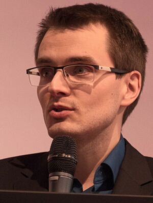 „Wir bringen dem neuronalen Netz das Bauchgefühl des Experten bei. Damit können wir beispielsweise hochautomatisiert die Güte von Finite-Element-Netzen klassifizieren.“ Dr.-Ing. Steven Peters, Leiter Artificial Intelligence Research, Daimler AG in Böblingen „Wir bringen dem neuronalen Netz das Bauchgefühl des Experten bei. Damit können wir beispielsweise hochautomatisiert die Güte von Finite-Element-Netzen klassifizieren.“ Dr.-Ing. Steven Peters, Leiter Artificial Intelligence Research, Daimler AG in Böblingen