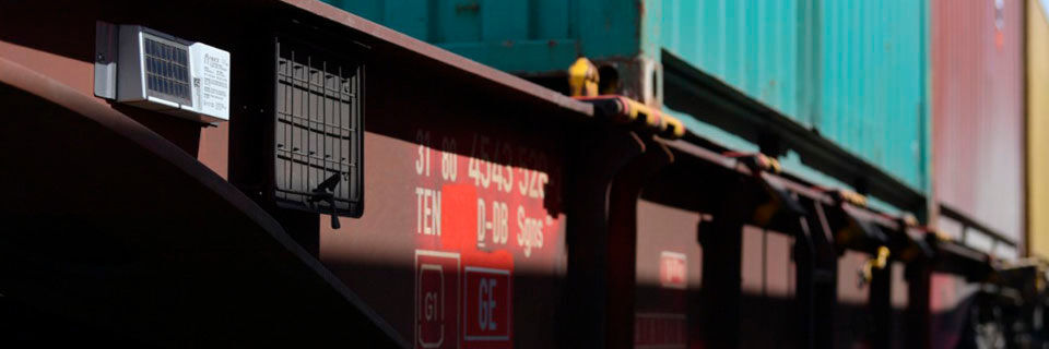 Eine Wagon-Intelligence-Telematikeinheit an einem Containertragwagen. Bereits über 25.000 Wagen wurden damit ausgerüstet. Die gesamte Flotte folgt bis 2020. Eine Wagon-Intelligence-Telematikeinheit an einem Containertragwagen. Bereits über 25.000 Wagen wurden damit ausgerüstet. Die gesamte Flotte folgt bis 2020.