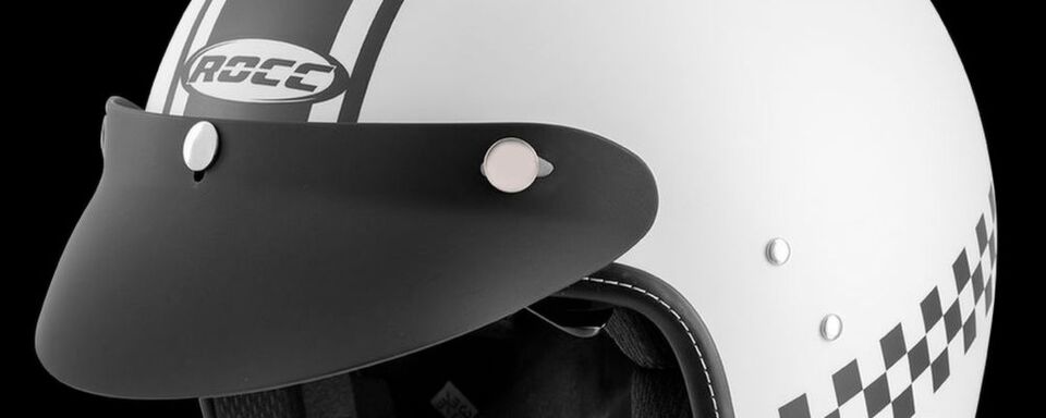 Ein optisches Highlight ist die Lederumrandung mit einer aufwendigen, weißen Naht. Ein optisches Highlight ist die Lederumrandung mit einer aufwendigen, weißen Naht.