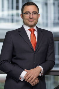 Dr. Rainer Sommer ist COO und CIO Generali Deutschland AG und Branchenvertreter für die Finanz- und Versicherungsbranche im UP-KRITIS-Rat. Dr. Rainer Sommer ist COO und CIO Generali Deutschland AG und Branchenvertreter für die Finanz- und Versicherungsbranche im UP-KRITIS-Rat.
