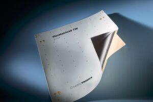 Dank des biegsamen Basismaterials lassen sich die Platinen individuell einsetzen und bieten auch aufgrund ihres geringen Gewichts vor allem Leuchtenherstellern mehr Spielraum. Dank des biegsamen Basismaterials lassen sich die Platinen individuell einsetzen und bieten auch aufgrund ihres geringen Gewichts vor allem Leuchtenherstellern mehr Spielraum.