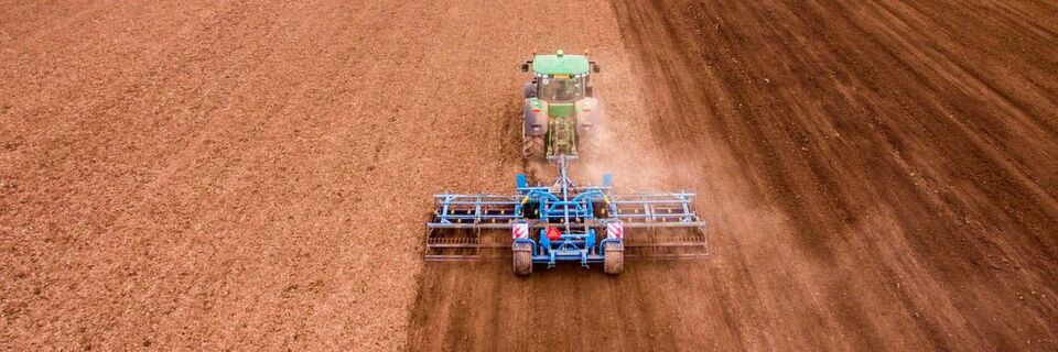 Bodenfeuchtigkeitsdaten werden weltweit zu einem Schlüsselbestandteil nachhaltiger Anbauprogramme, da die Produzenten mit immer unregelmäßigeren Wetterbedingungen und trockeneren Vegetationsperioden zu kämpfen haben. Bodenfeuchtigkeitsdaten werden weltweit zu einem Schlüsselbestandteil nachhaltiger Anbauprogramme, da die Produzenten mit immer unregelmäßigeren Wetterbedingungen und trockeneren Vegetationsperioden zu kämpfen haben.