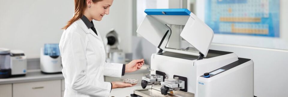 Abb. 1: Die neue Schwingmühle MM 500 von Retsch Abb. 1: Die neue Schwingmühle MM 500 von Retsch
