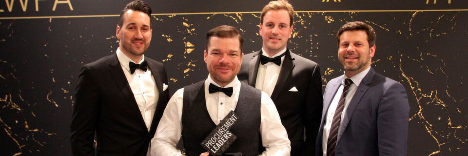 Die Scoutbee-Gründer (v. l.) Dr. Christian Heinrich, Gregor Stühler, Fabian Heinrich und Lee Galbraith bei der Verleihung des World-Procurement-Awards in London. Die Scoutbee-Gründer (v. l.) Dr. Christian Heinrich, Gregor Stühler, Fabian Heinrich und Lee Galbraith bei der Verleihung des World-Procurement-Awards in London.