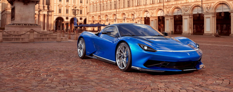 Das neue Design des Pininfarina Battista verzichtet auf den schmalen Lüftungsschlitz in der Front. Das neue Design des Pininfarina Battista verzichtet auf den schmalen Lüftungsschlitz in der Front.