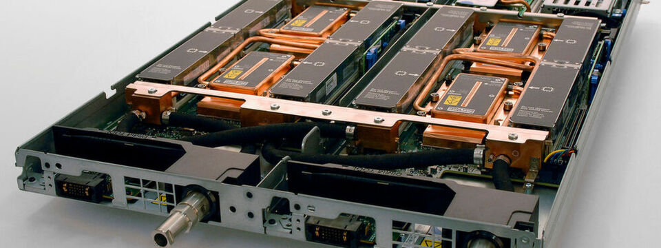 Das „Lenovo Think System 6SD50“ ist die Basis für etwa für den Supercomputer „SuperMUC-NG“ des Leibniz Rechenzentrums in München, ein Standard-Server, der allerdings mit Wasserkühlung arbeitet. Das „Lenovo Think System 6SD50“ ist die Basis für etwa für den Supercomputer „SuperMUC-NG“ des Leibniz Rechenzentrums in München, ein Standard-Server, der allerdings mit Wasserkühlung arbeitet.