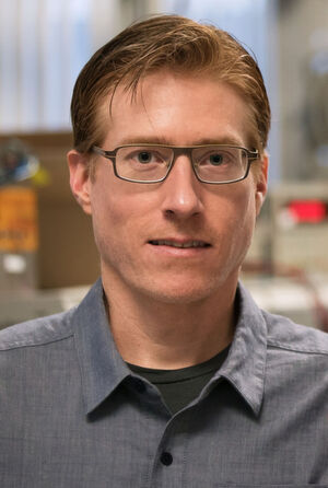 Mike Davies, Direktor des Neuromorphic Computing Lab bei Intel, bezweifelt die Lernfähigkeiten von Algorithmen des Deep learning auf konventionellen digitalen Chips. Mike Davies, Direktor des Neuromorphic Computing Lab bei Intel, bezweifelt die Lernfähigkeiten von Algorithmen des Deep learning auf konventionellen digitalen Chips.