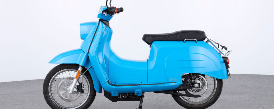 Testsieger beim ADAC, allerdings kein Schnäppchen: Der Schwalbe-Roller von Govecs kostet mindestens 5.400 Euro. Testsieger beim ADAC, allerdings kein Schnäppchen: Der Schwalbe-Roller von Govecs kostet mindestens 5.400 Euro.