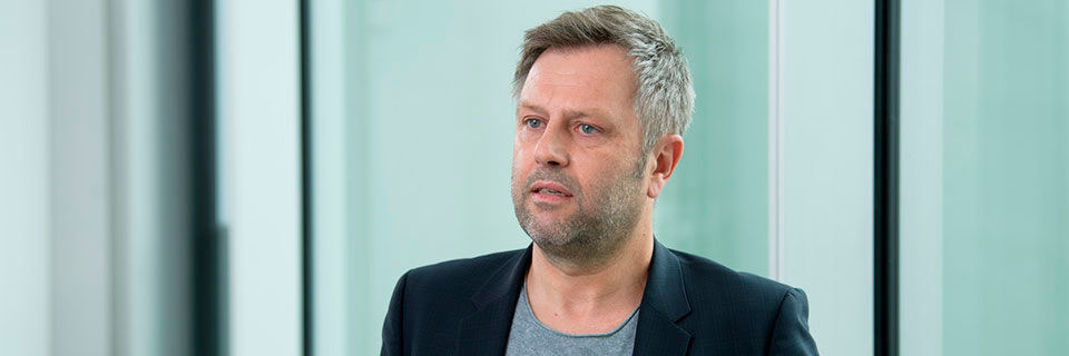 „Arbeit wird durch RPA nicht abgeschafft, sondern interessanter“, erklärt Per Stritich, der für Automation Anywhere das Geschäft im deutschsprachigen Markt aufbaut. „Arbeit wird durch RPA nicht abgeschafft, sondern interessanter“, erklärt Per Stritich, der für Automation Anywhere das Geschäft im deutschsprachigen Markt aufbaut.