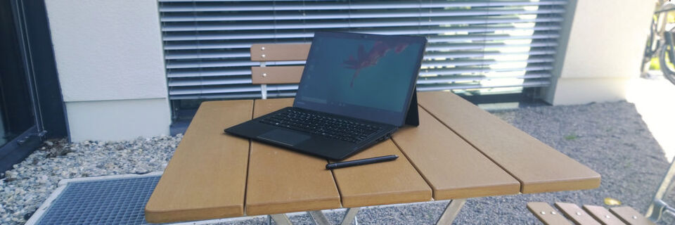 Das Portégé X30T-E-109 ist ein 2-in-1-Detachable. Das 799 Gramm leichte Tablet mit mattem 13,3-Zoll-Touchscreen und optionalem Wacom-Stift kann vom Tastaturdock getrennt werden. Das Portégé X30T-E-109 ist ein 2-in-1-Detachable. Das 799 Gramm leichte Tablet mit mattem 13,3-Zoll-Touchscreen und optionalem Wacom-Stift kann vom Tastaturdock getrennt werden.